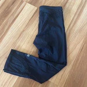 Lululemon Leggings size 4 - flawed see pictures and description